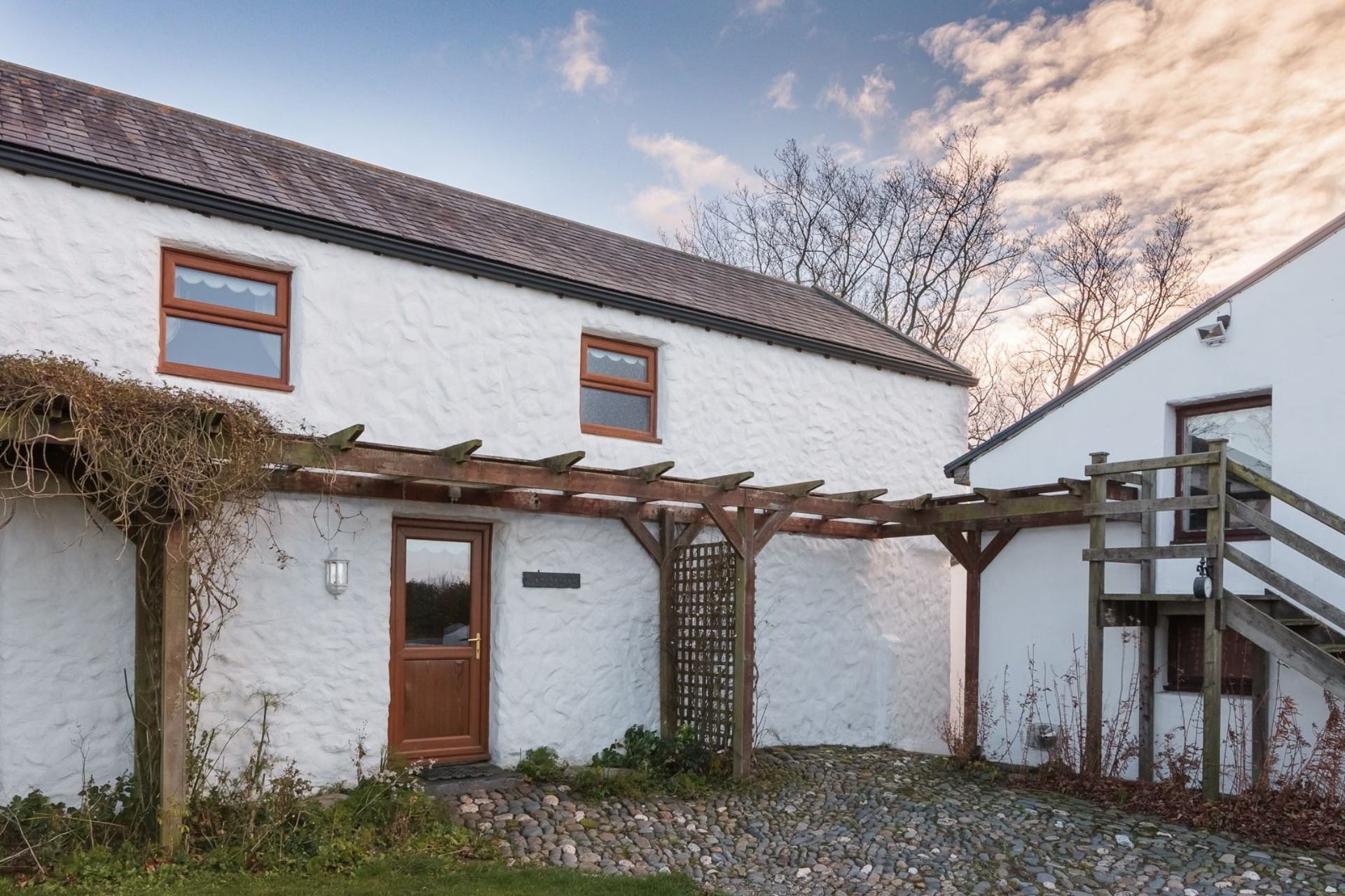 Close Taggart - Thie Rhennie