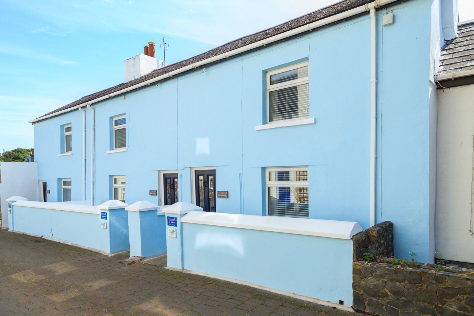 Ard Beg is a Ard Beg is a delightful mid-terrace cottage situated in the heart of Castletown.