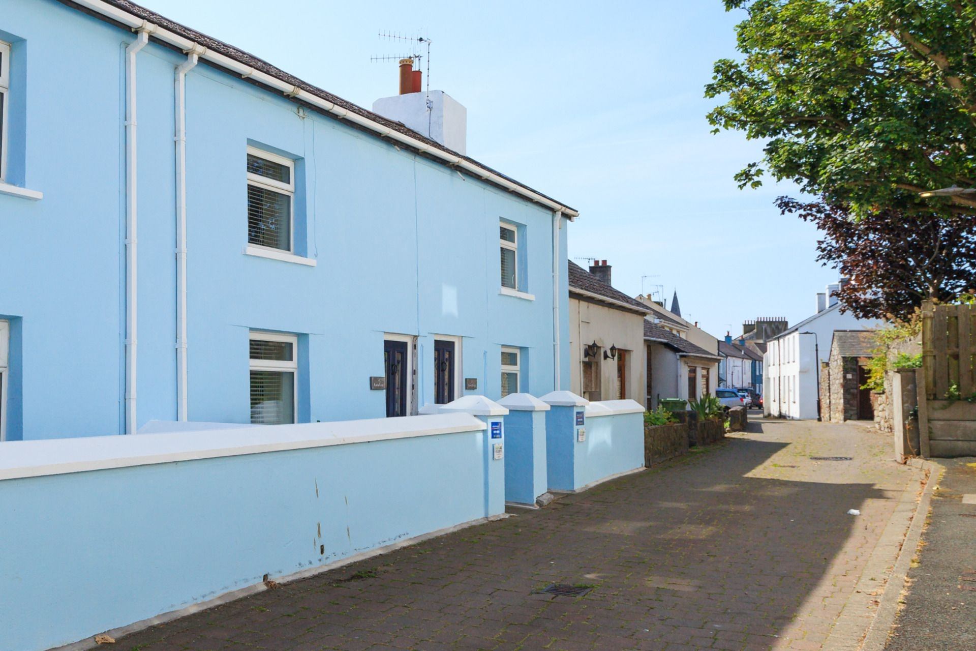 Ard Lee is a Ard Lee is a charming mid-terrace cottage situated in the heart of Castletown.