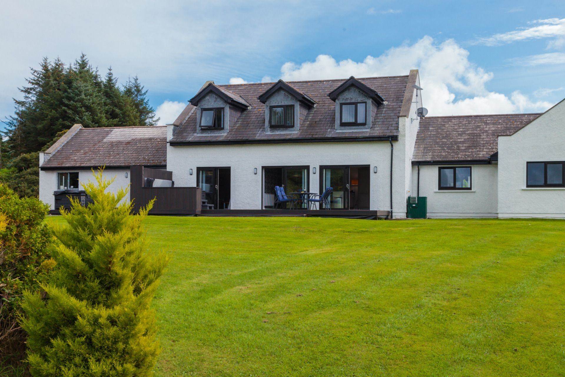 The Clays (Broogh Fort Cottages) is a Discover The Clays, a stylish holiday home set in the Manx countryside just minutes from Douglas.