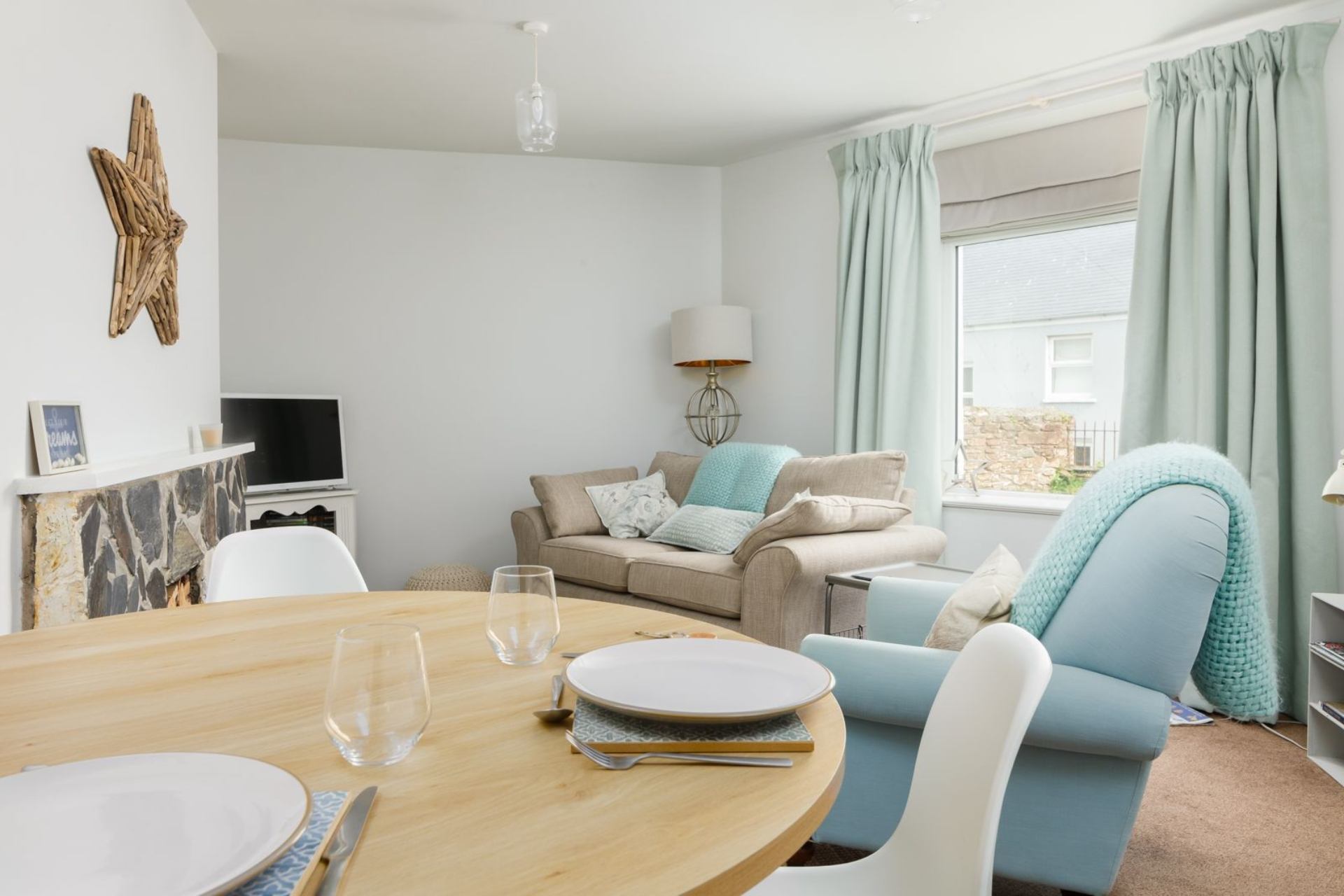 The Corner House is a A charming and comfortable home located right in the heart of Peel, ideally suited for a couple or s