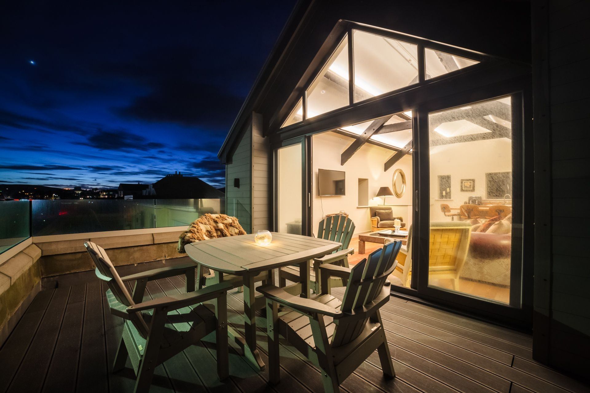 The Old Boathouse at Gansey is a A stunningly converted barn offering a luxurious and comfortable stay, with views stretching across