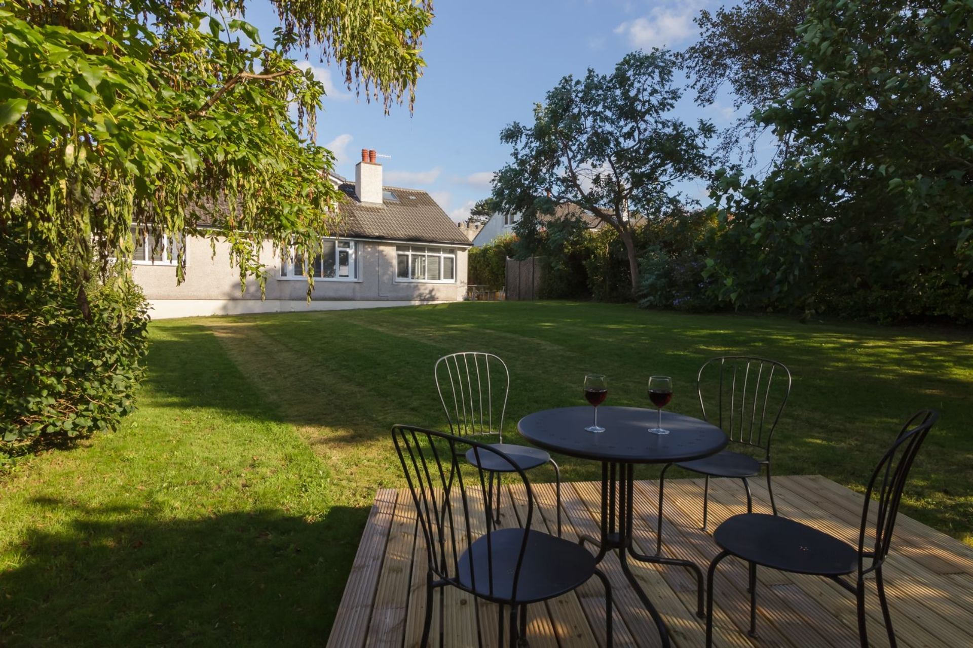 The Rowans is a The Rowans is a large modern spacious house offering comfortable accommodation for up to 8 adults an