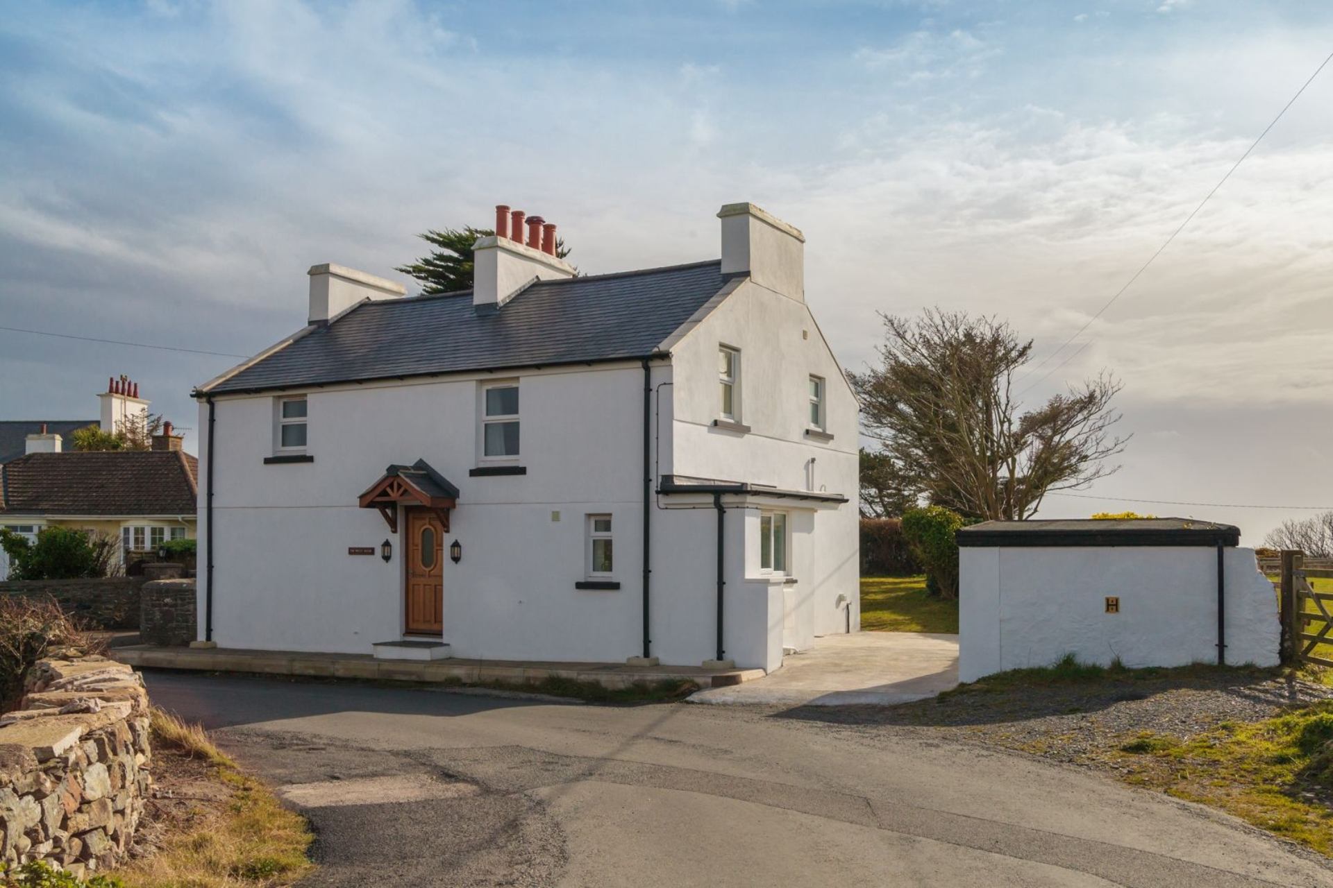 The White House is a Located a stones throw from the beach The White House is a beautifully refurbished family home with