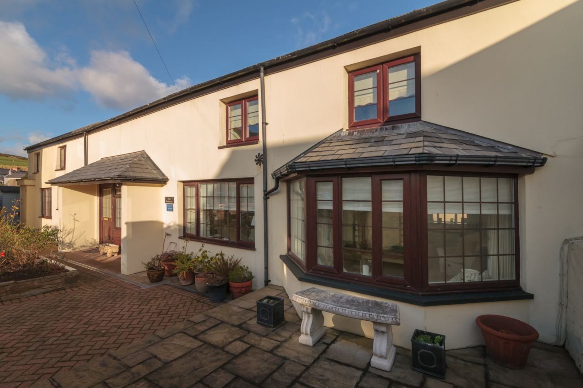 Thie Fuinnee is a Thie Fuinnee is a spacious self-catering holiday home situated in the peaceful harbour-side village