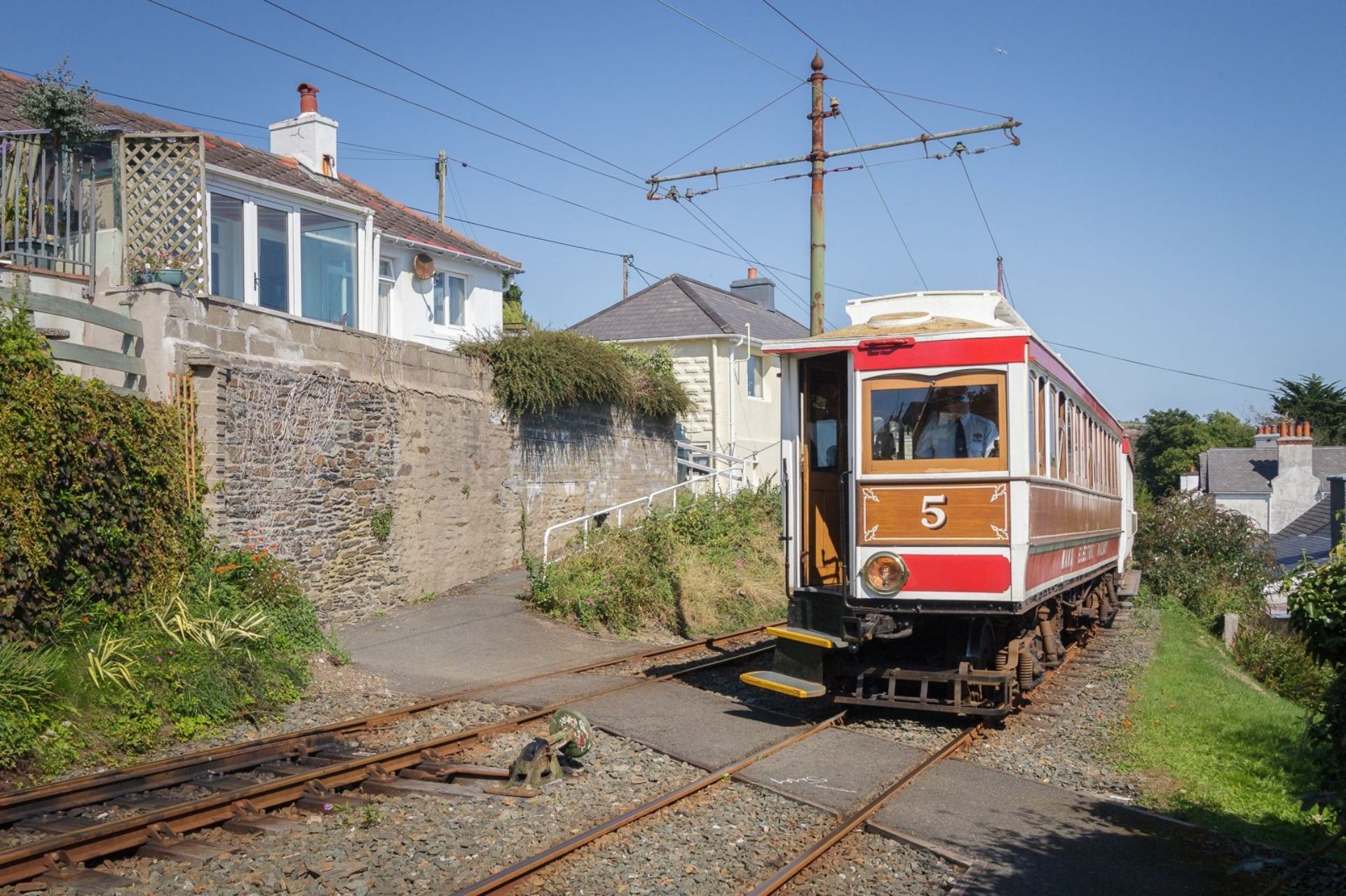 Thie Ma Chree is a A delightful holiday cottage with a lovely elevated view out to sea. A railway enthusiasts delight s