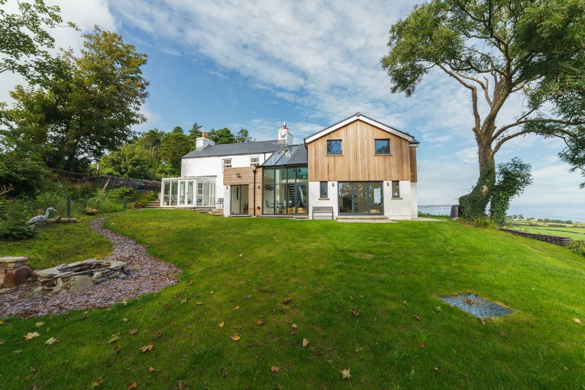 Thie Spooyt is a Thie Spooyt is a large family holiday home enjoying magnificent views across the north of the Isle o