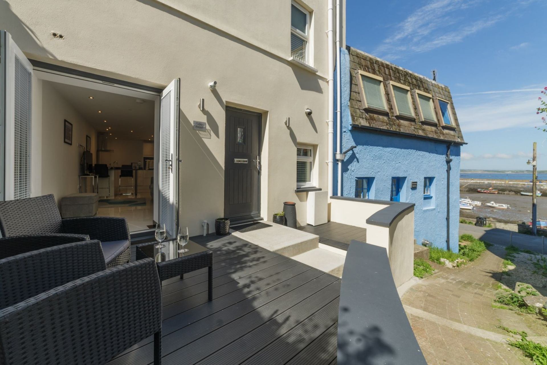 Tides Reach is a Tides Reach is a modern ground floor apartment located a stones throw from the picturesque harbour o