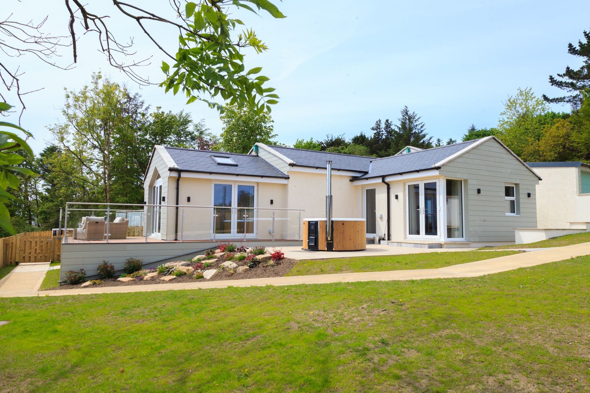 Thie Aash is a A modern countryside retreat with a wood-fired hot tub.