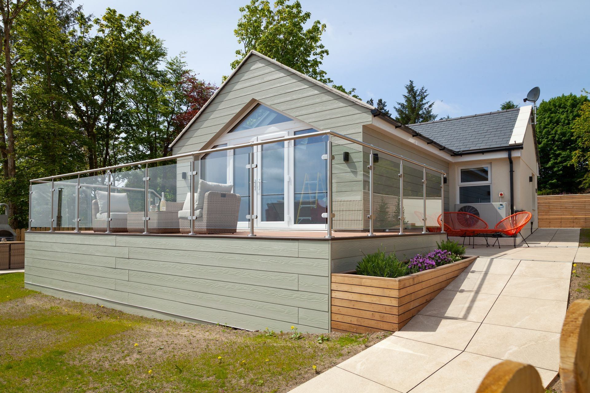 Thie Ny Shee is a A modern countryside retreat with a wood-fired hot tub.