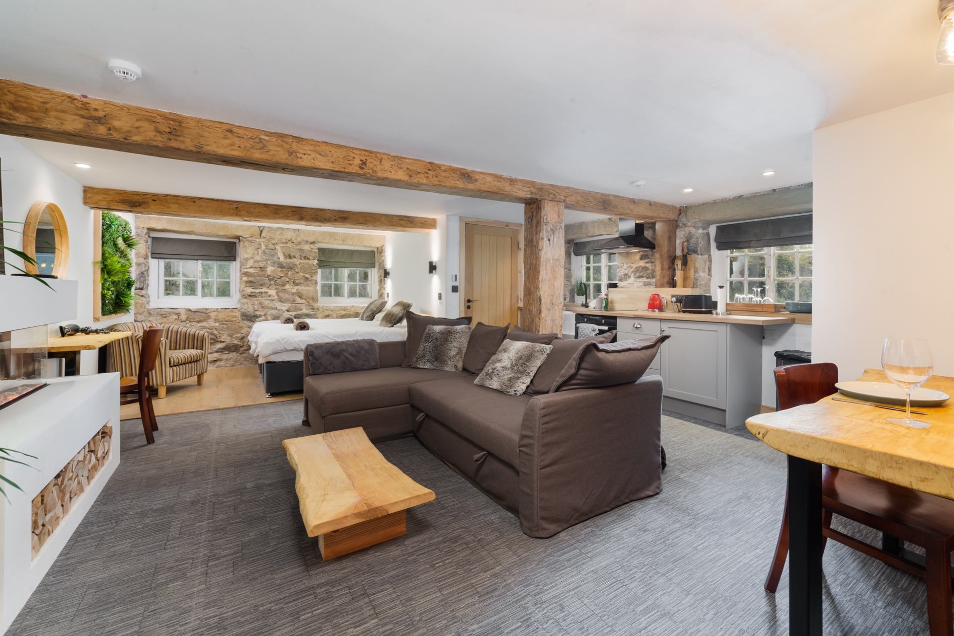 Silverburn is a Stylish studio apartment located in an idyllic national glen