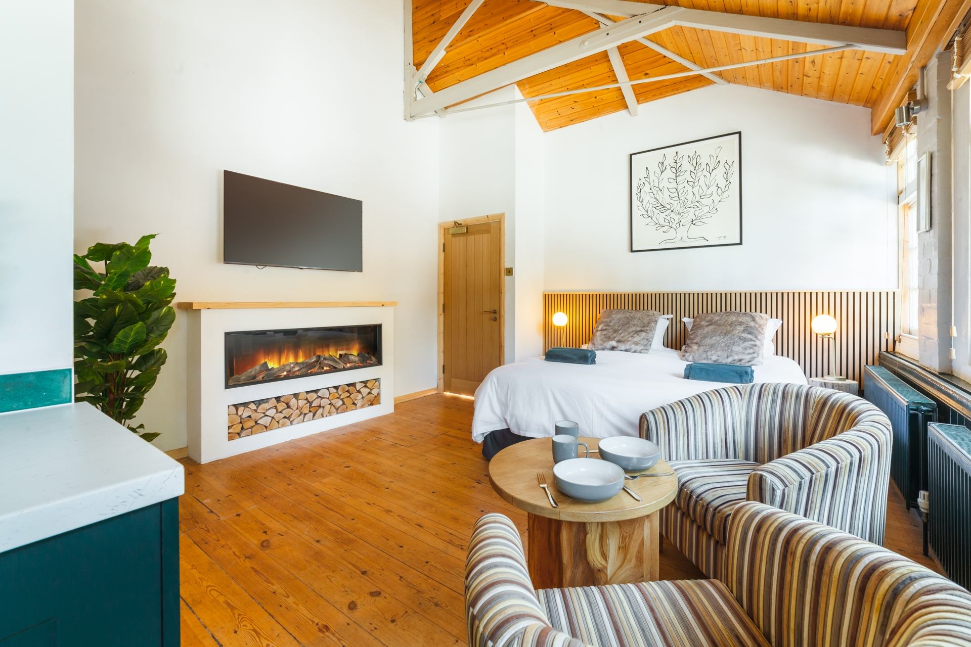 Drakes is a Stylish studio apartment located in an idyllic national glen.