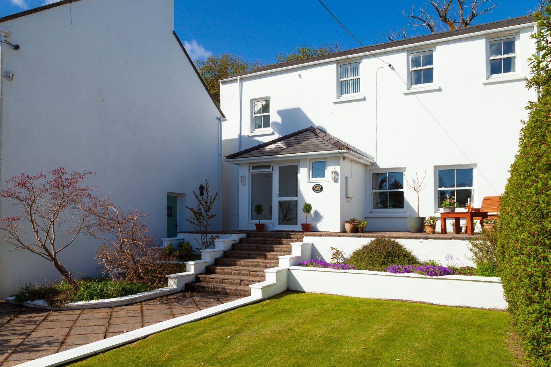 Ballajora Cottage is a A wonderfully charming cottage located in peaceful private grounds, where you can feel at one with t