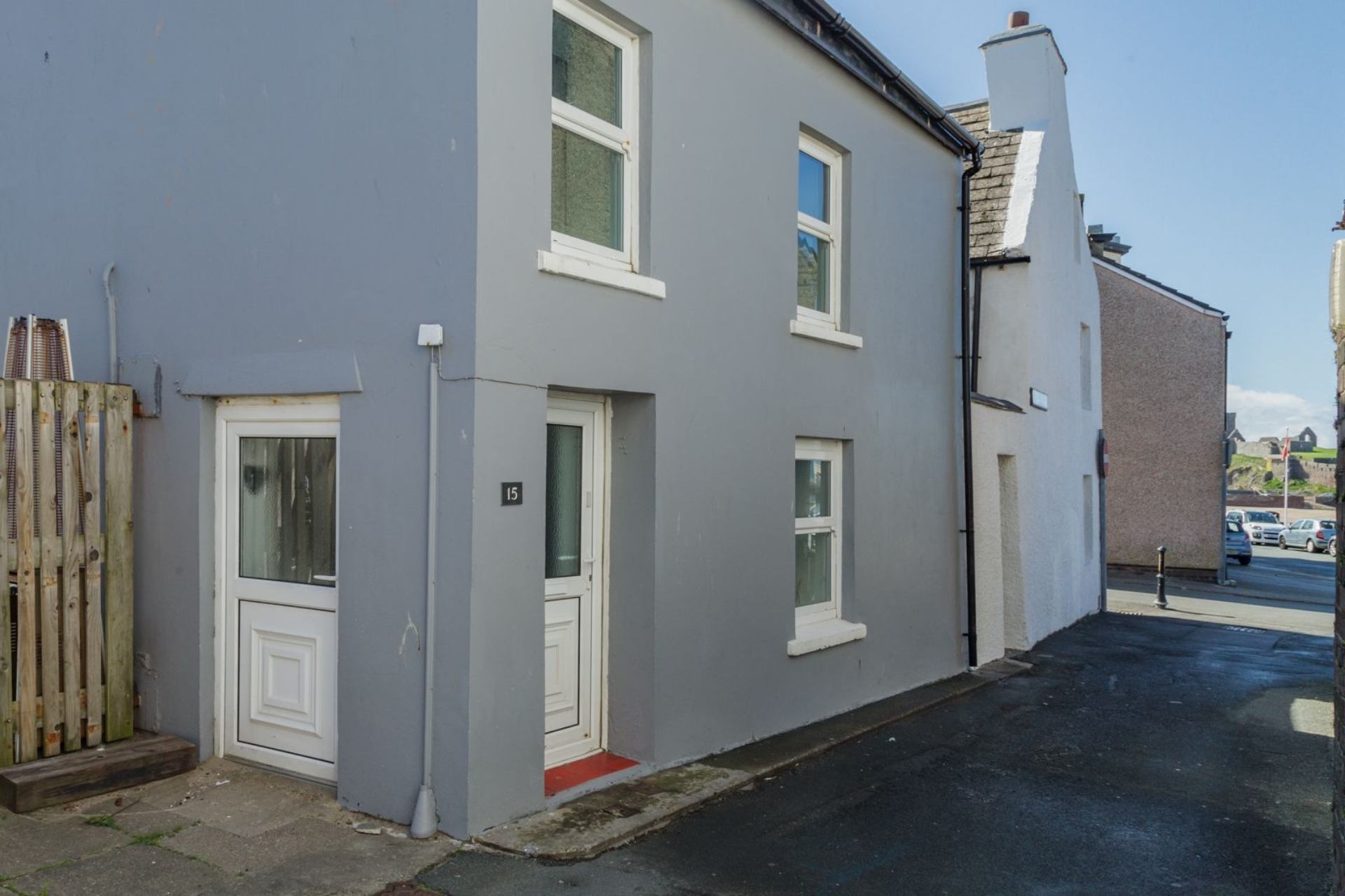 15 Duke Street is a 15 Duke Street is a cosy seaside cottage in Peel in the west of the Isle of Man