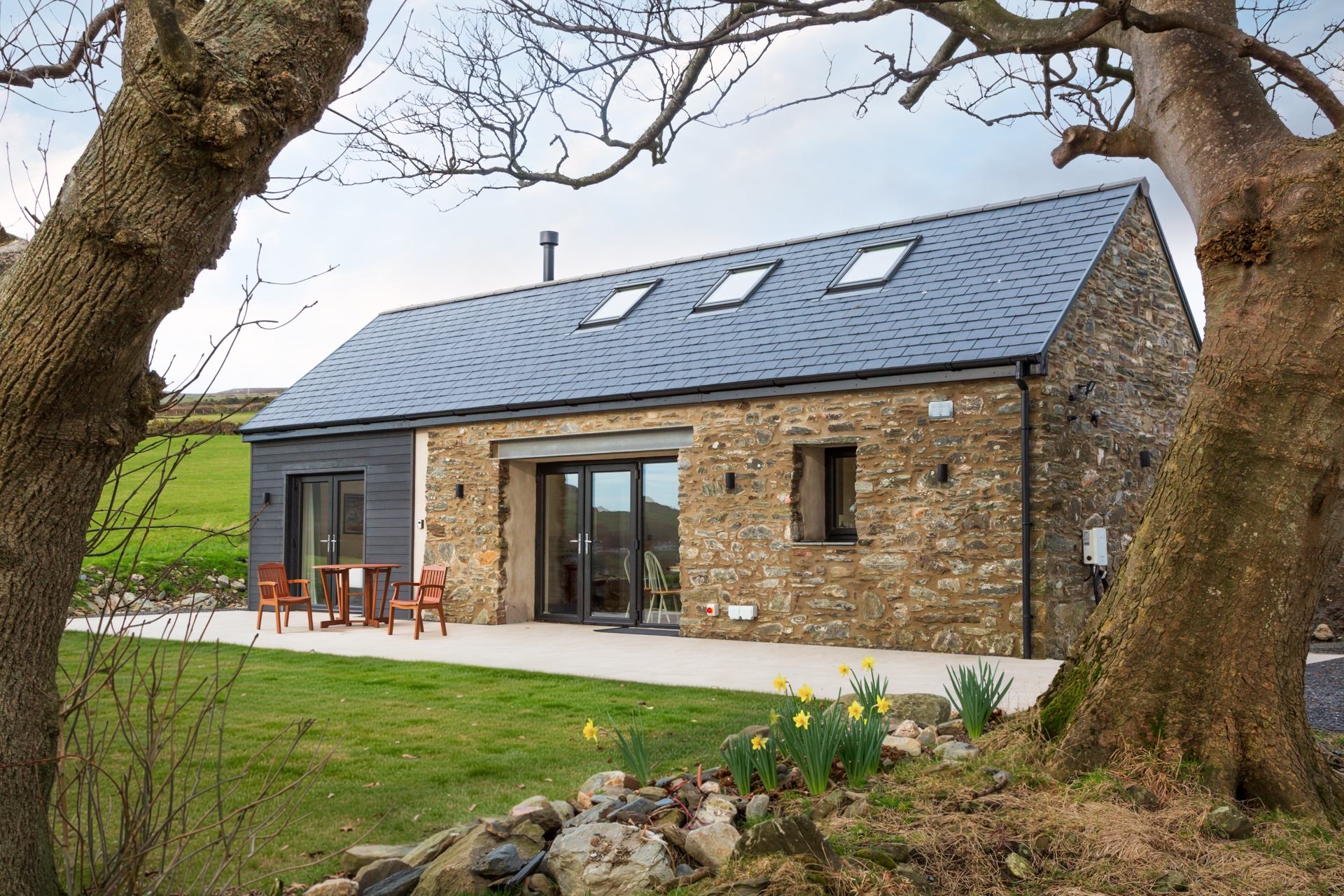 Spring Cottage is a A cosy hideaway overlooking Port Erin and the south