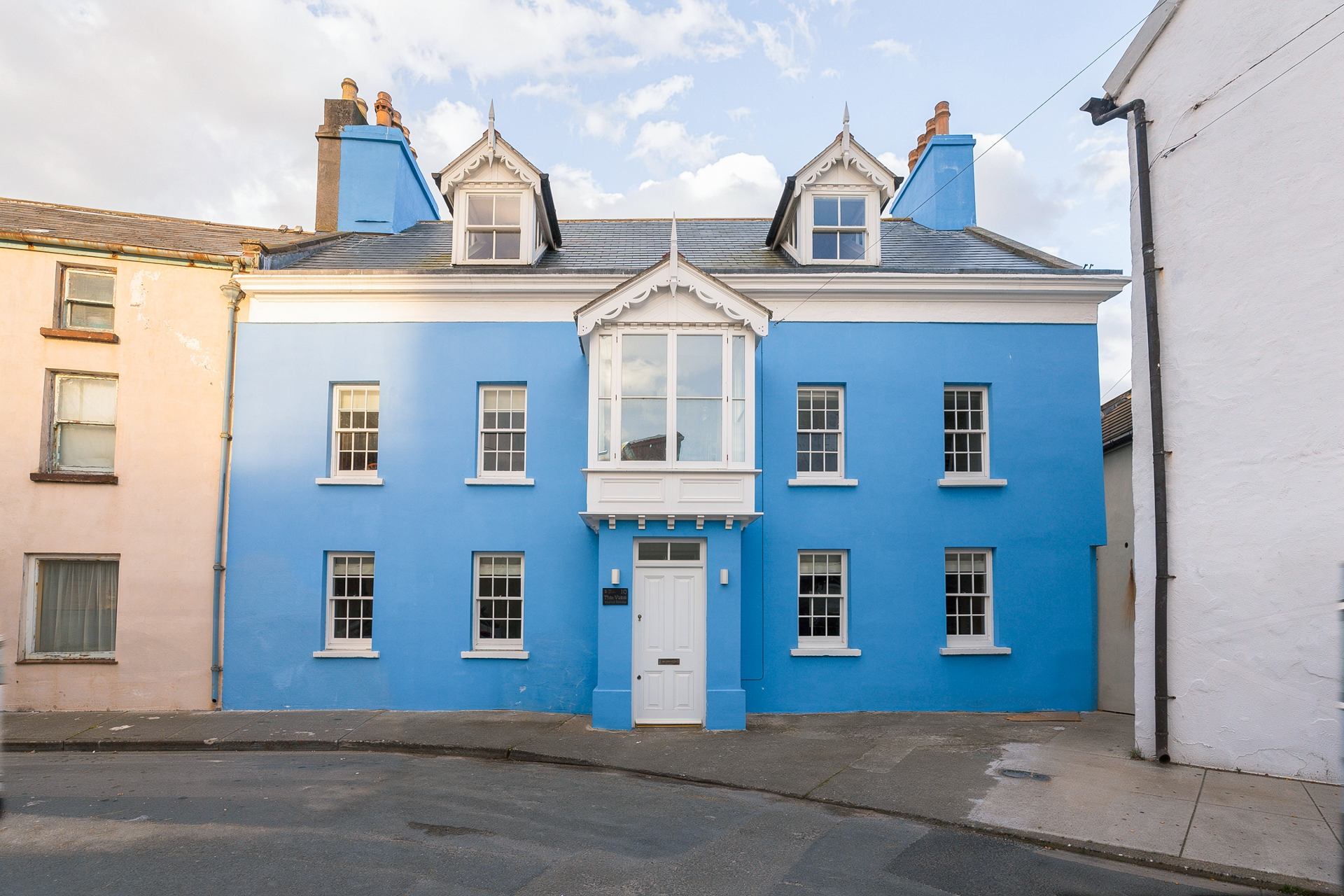 Thie Vunn is a A blue-hued delight in the heart of Peel