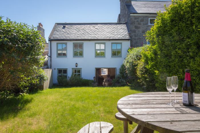 Ivy Cottage, Sleeps 5 in Castletown