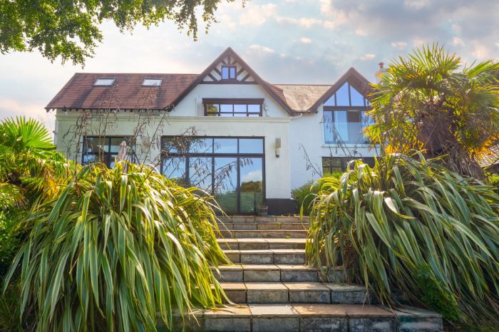 Quarterbridge House, Sleeps 6 in Douglas