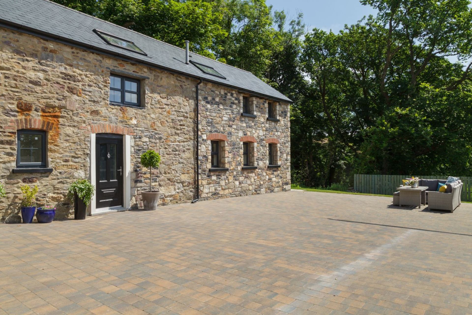 Ballavoddan Farm Cottages 2 is a One of two immaculate holiday cottages located together in a rural location in the south.