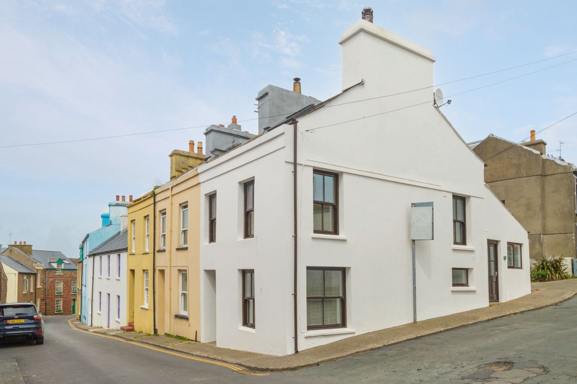 Beach's Reach is a Nestled away in the seaside town of Peel is Beach's Reach, located around the corner from the beach