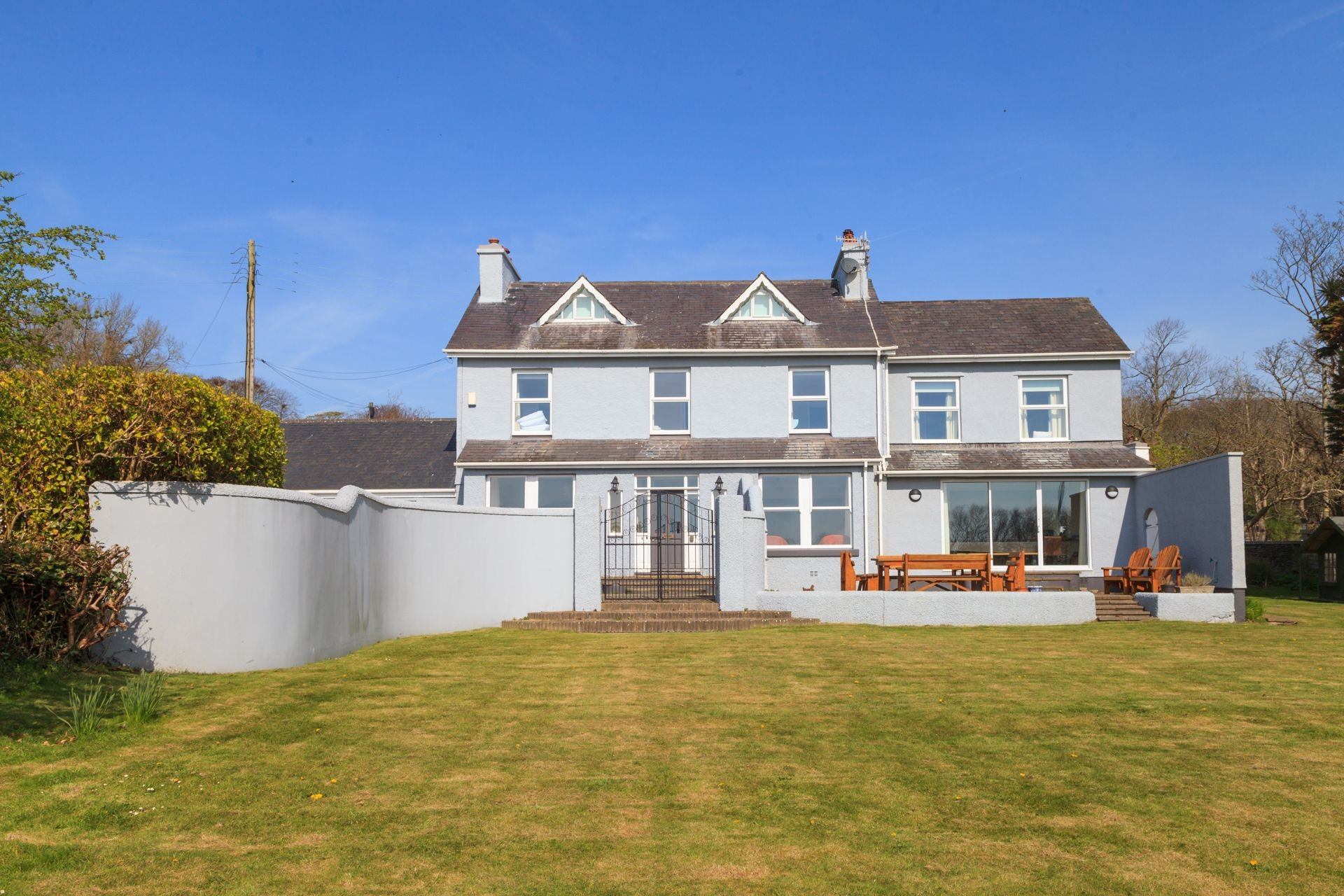 Brookville House is a A 5 bedroomed house located in a rural setting just minutes from Castletown, Isle of Man.