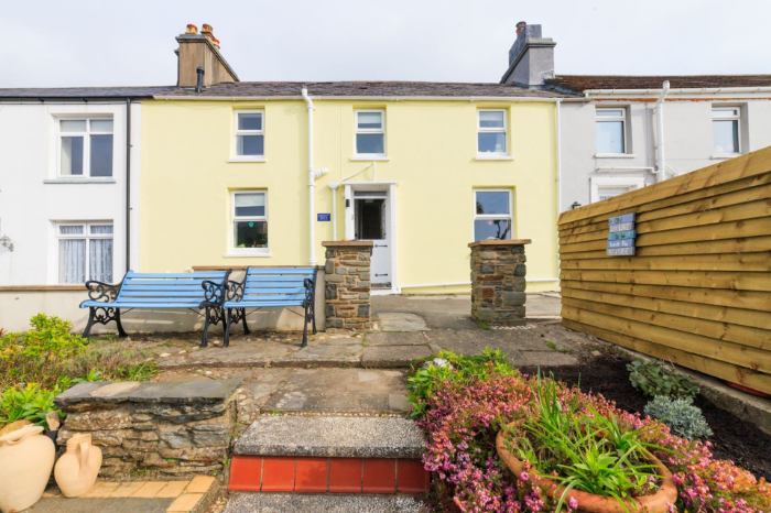 2 Sunnyside Terrace, Sleeps 4 in Laxey