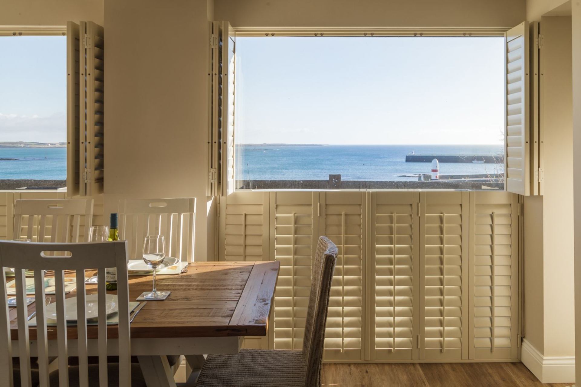 Carrick Bay Apartment is a Carrick Bay is a ground floor apartment and enjoys spectacular views of Port St Mary Bay and beyond.