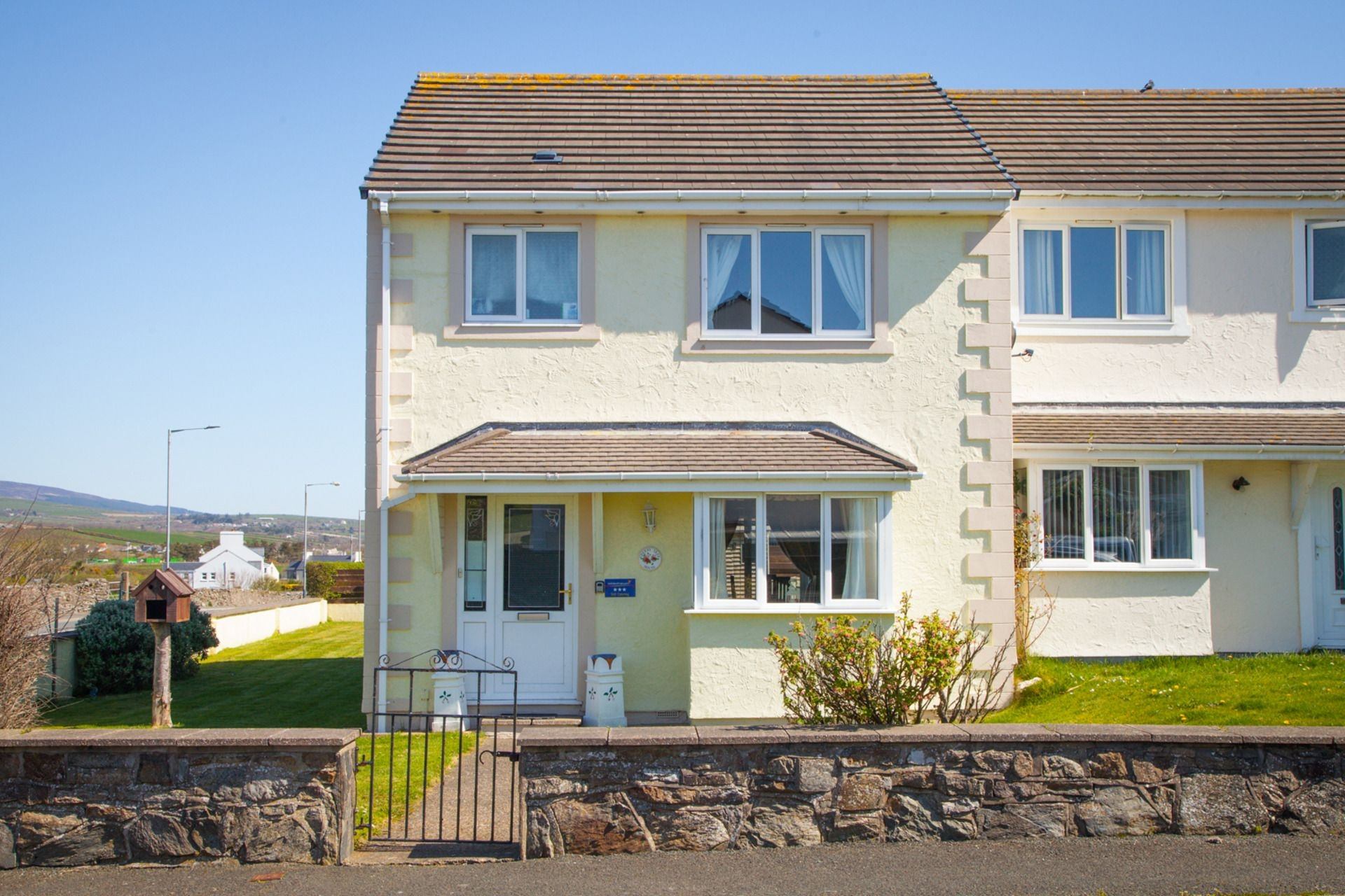 Cherry Tree House is a Located at Creggan Lea, The Cherry House is a cosy yet bright 3-bedroom property with a lovely outdo
