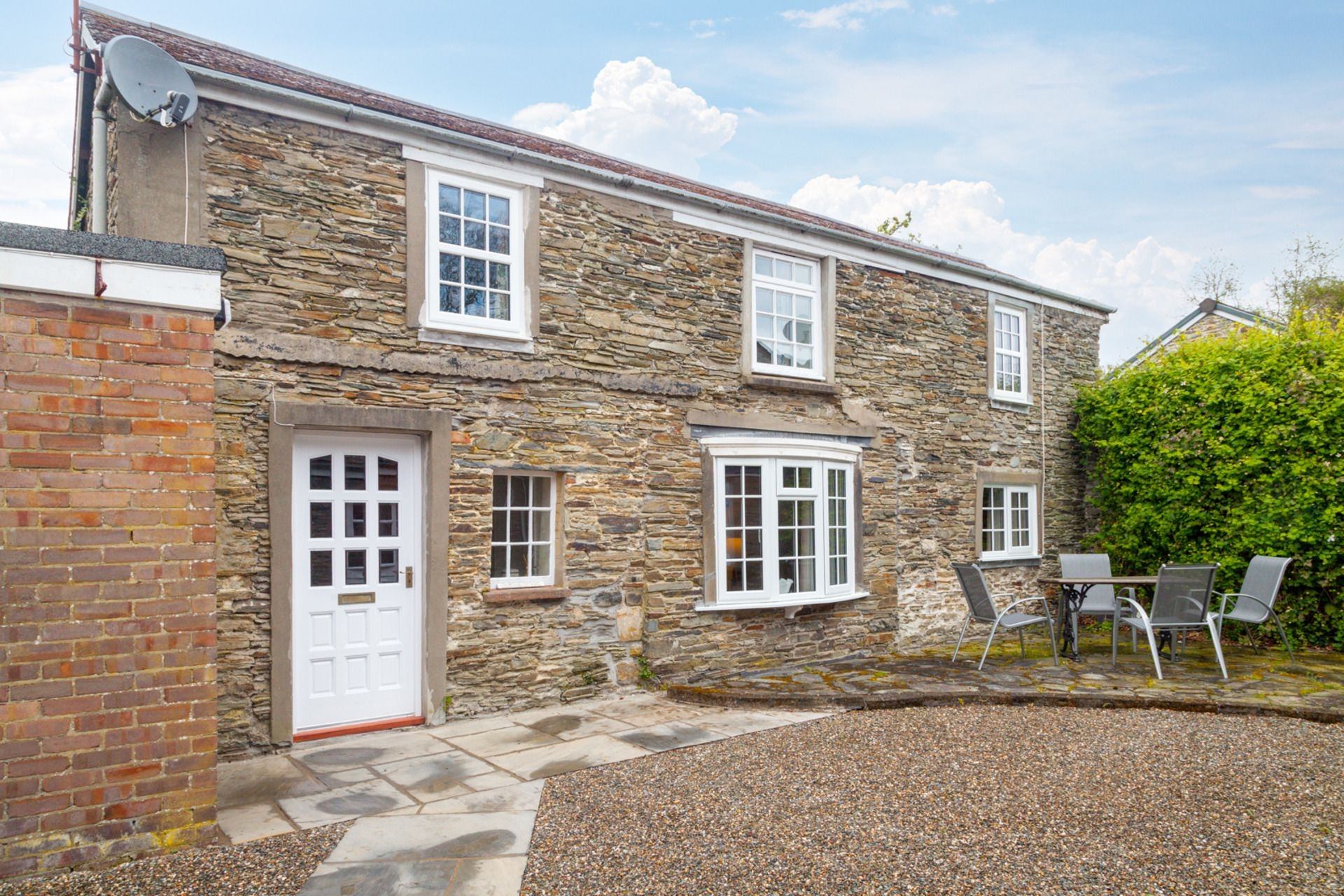Deaks Cottage is a Deaks Cottage is tucked away in a quiet corner of Douglas, just a short walk from the TT Grandstand!