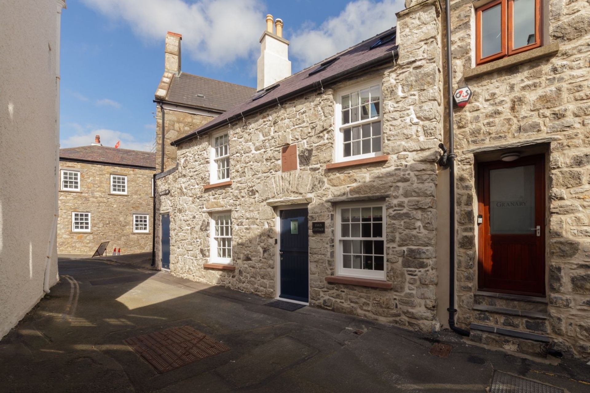 Eva's Cottage is a Eva's Cottage is a gem of a seaside holiday cottage, tucked away in a narrow lanes in Castletown