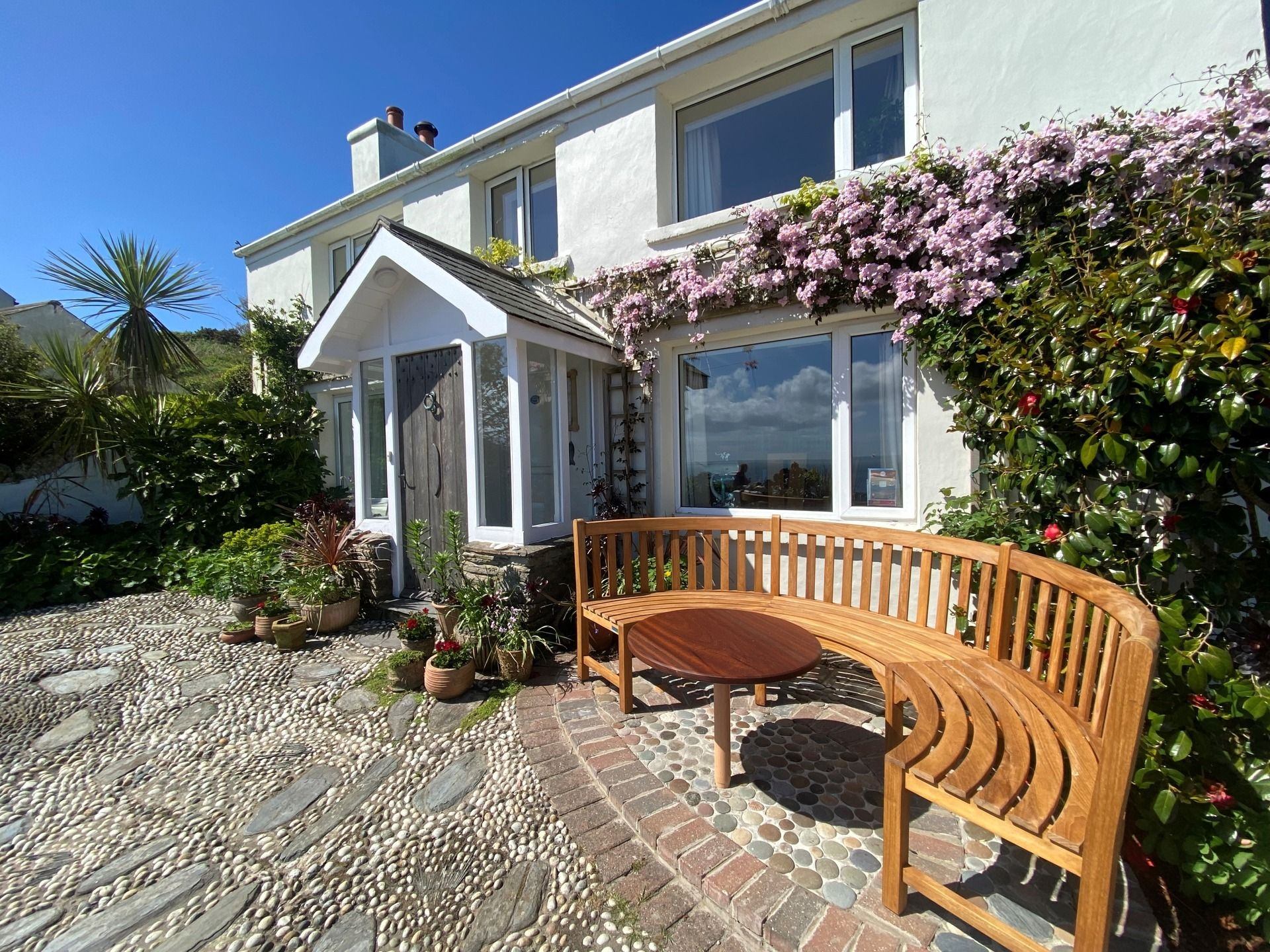 Glen Chass Farmhouse is a Glen Chass Farmhouse is a beautifully appointed 3 bedroom house that sleeps up to 6 people