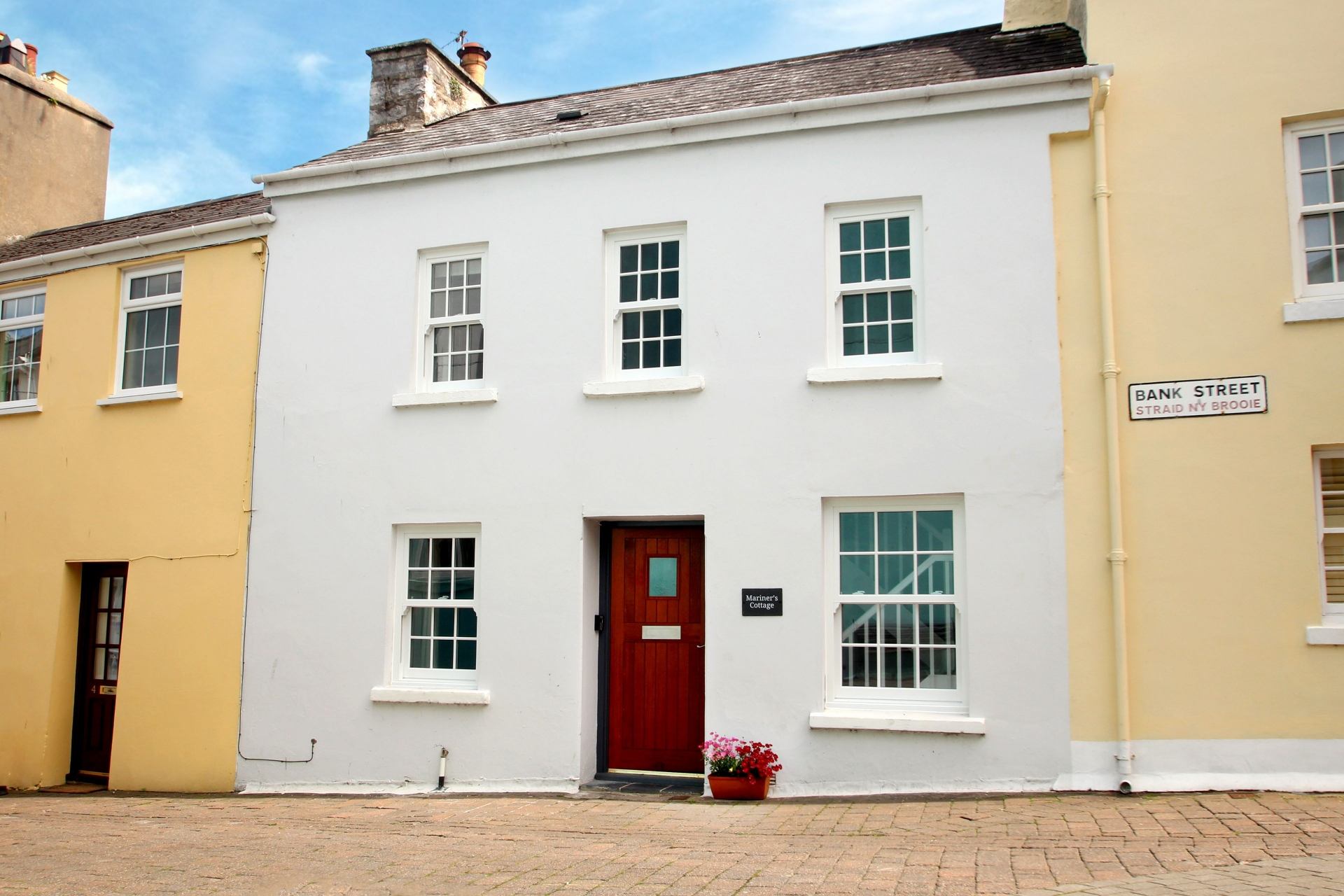 Mariner's Cottage - Castletown is a Mariner's Cottage is nestled in the historic town centre of Castletown, home to the medieval Castle