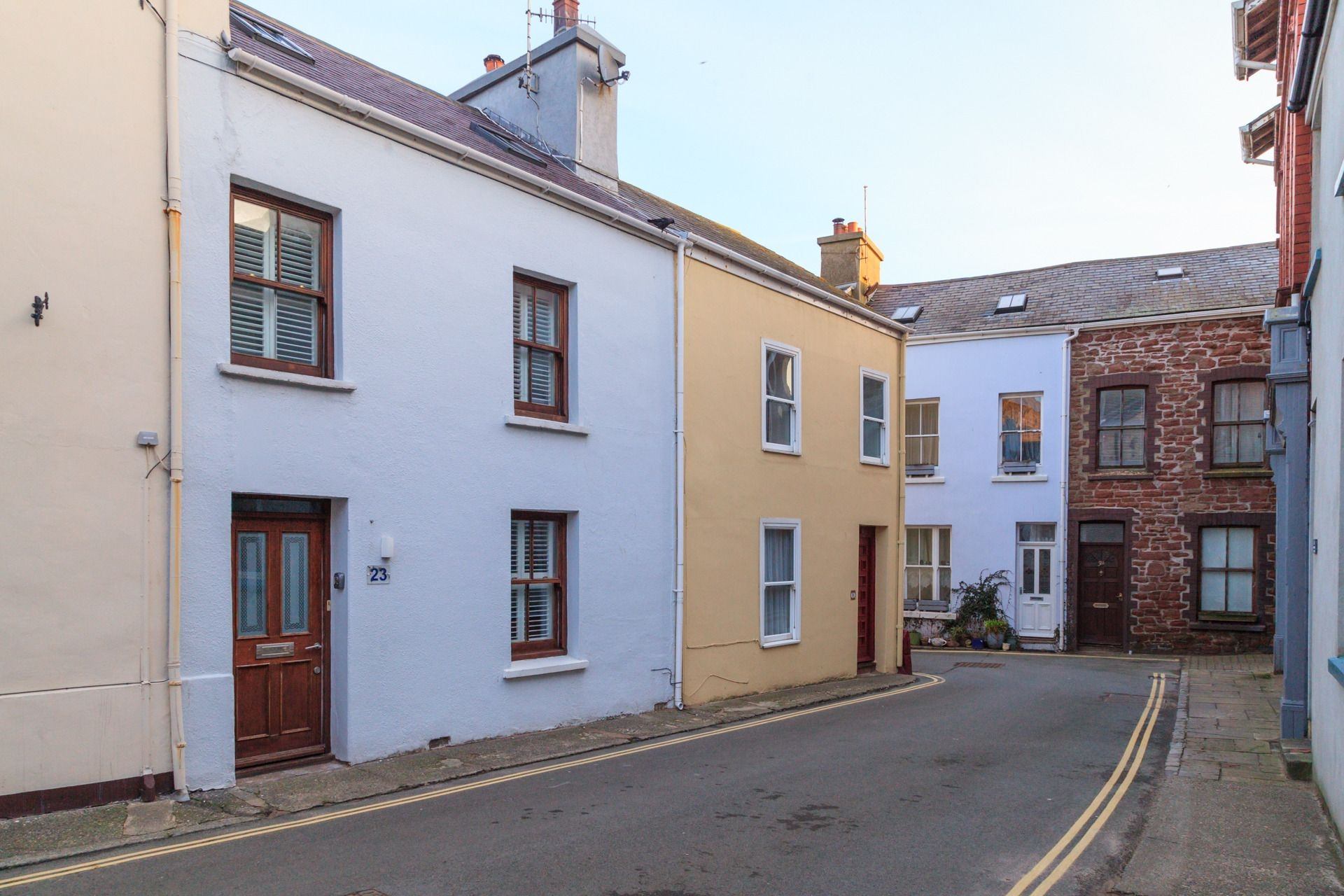 Queenie Cottage is a A charming retreat tucked away in the heart of Peel.